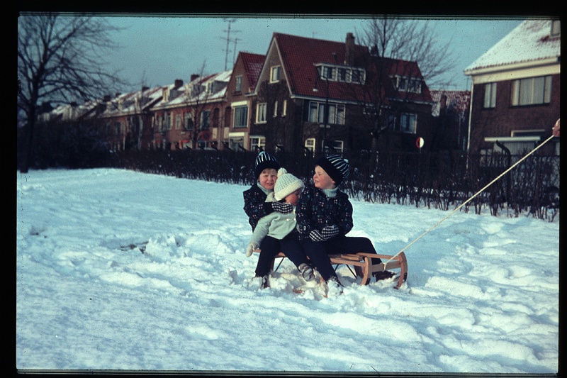 29.Delft jan 1966 Brigitte,Marion,Peter.JPG